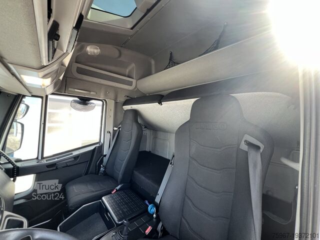 φορτηγό πλατφόρμα με μουσαμά Iveco Eurocargo 150-250