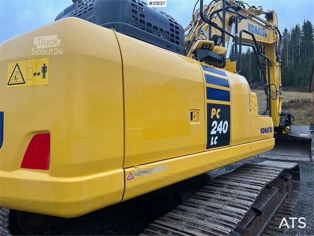 Gravemaskine med larvebånd Komatsu PC240LC-11E0 crawler excavator with Rototilt and g