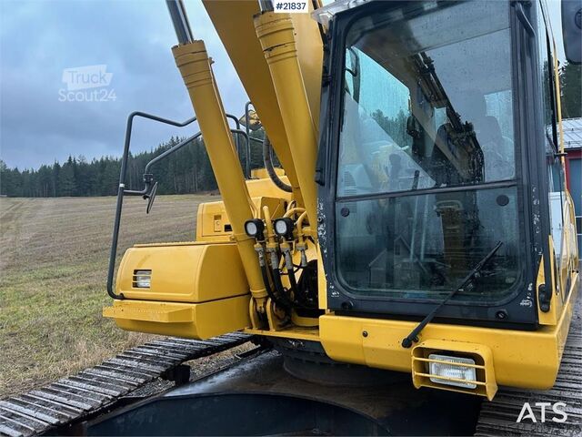 Grävmaskin med larvband Komatsu PC240LC-11E0 crawler excavator with Rototilt and g