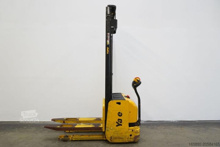 Apilador manual Yale MS12AC