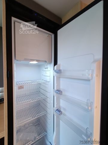 Halvintegreret autocamper LMC Tourer Lift 70 H 663 G 70 Jahre Frühjahrsstart