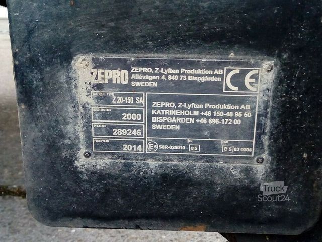 Tenteli düz yataklı kamyon IVECO 150E28,LBW,Euro-5