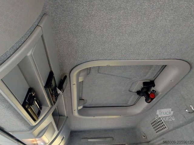 Tenteli düz yataklı kamyon IVECO 150E28,LBW,Euro-5