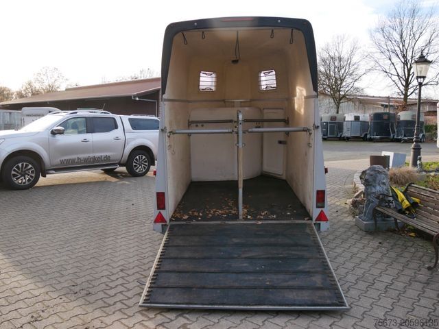 Paardentransportaanhanger HUMBAUR Atis 2 Pferde Sattelkammer