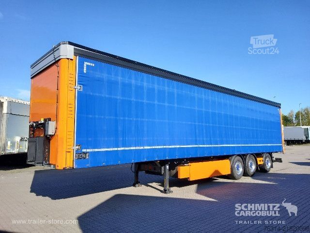 Åpen semitrailer med presenning Kögel Curtainsider Standard Staplerhalterung Getränke