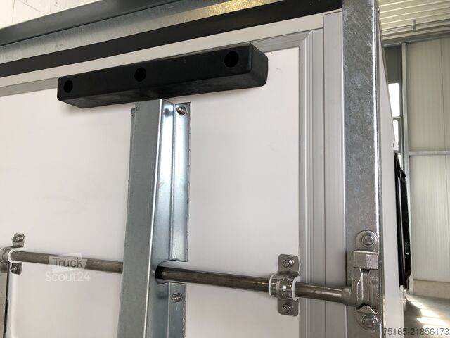Kofferanhänger Blyss F1330HD Rampe Tür 2 Fenster Kofferanhänger