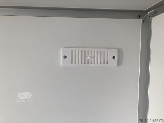 κλειστό ρυμουλκούμενο Blyss F1330HD Rampe Tür 2 Fenster Kofferanhänger