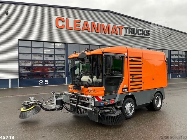 Veegmachine Ravo 580 with 3-rd brush