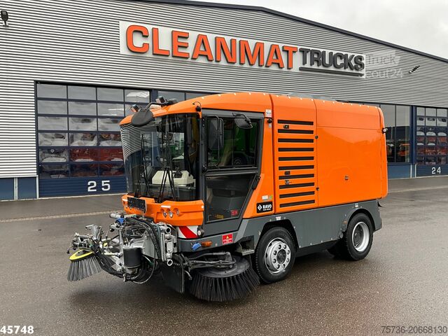 Veegmachine Ravo 580 with 3-rd brush