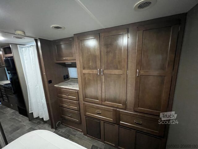 Автодом Alcove Winnebago Outlook 2 Slides LPG