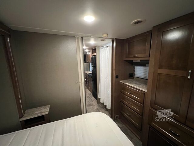 Автодом Alcove Winnebago Outlook 2 Slides LPG