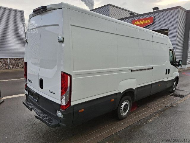 Vans ar augstu jumtu IVECO 35S16A8 V / Hi-Matic / Tempomat / Kamera / Klima