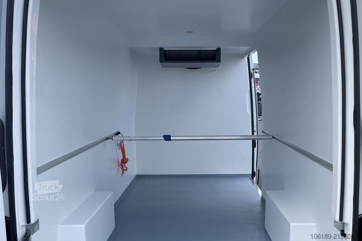 Fourgon frigorifique Renault MASTER E-TECH Kühltransporter novotruck