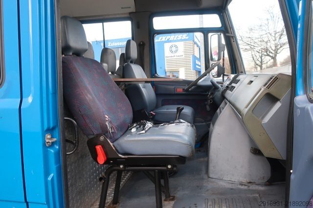 Hög tak skåpbil MERCEDES-BENZ Nr.31 Vario 614 D / AHK / SHZ / DoKa 9 Sitzer