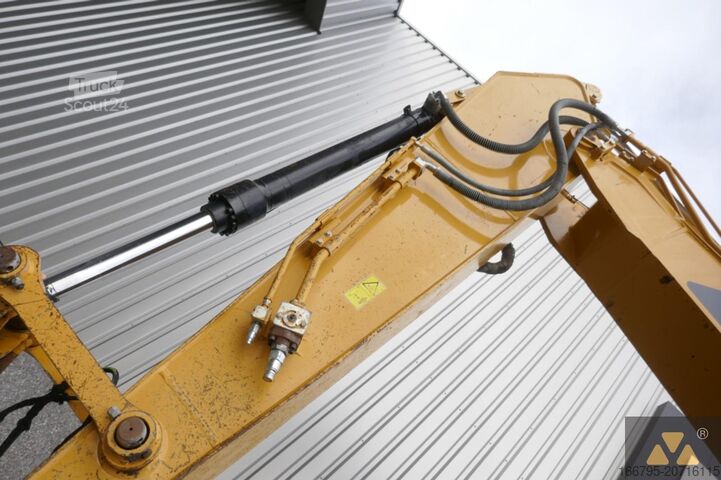 Kāpurķēžu ekskavators Caterpillar 320EL