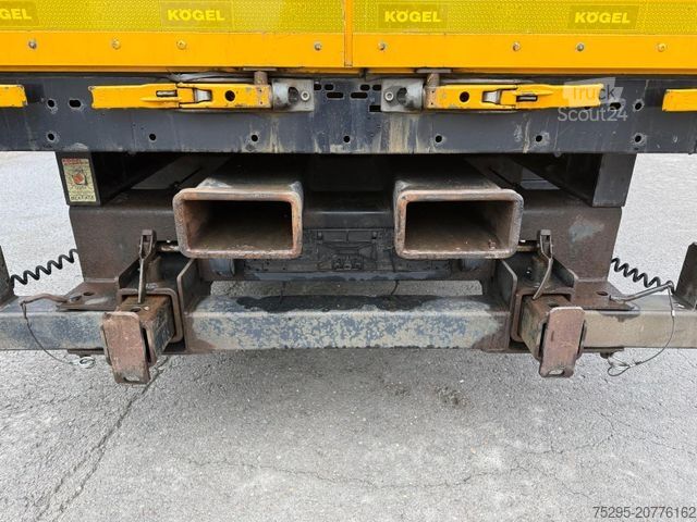 Atvērta puspiekabe ar tentu KÖGEL 3 Achs MEGA Staplerhalter Lift SAF TÜV02/26