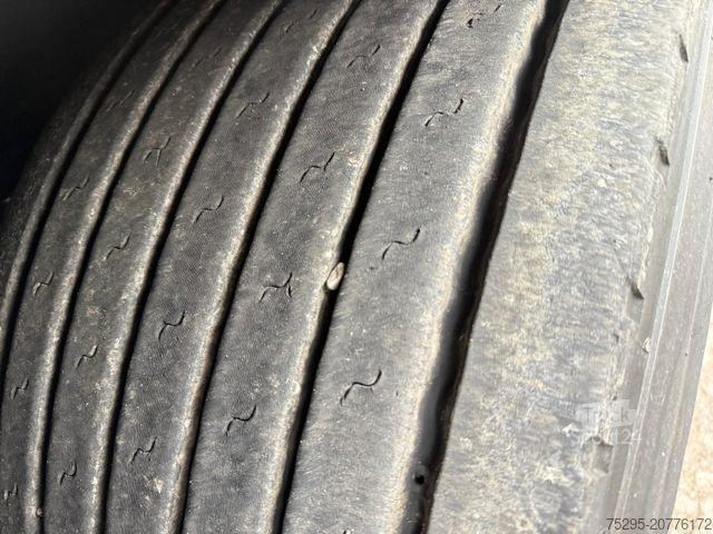 Atvērta puspiekabe ar tentu KÖGEL 3 Achs MEGA Staplerhalterung Liftachse SAF