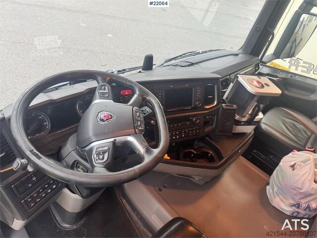 Box body Scania R660 6x4 box truck with refrigeration/freezer unit