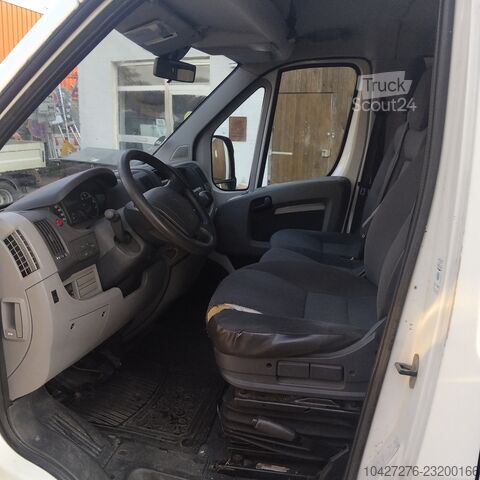 Tovornjak z odprtim kesonom in dvojno kabino Peugot Boxer 250 D