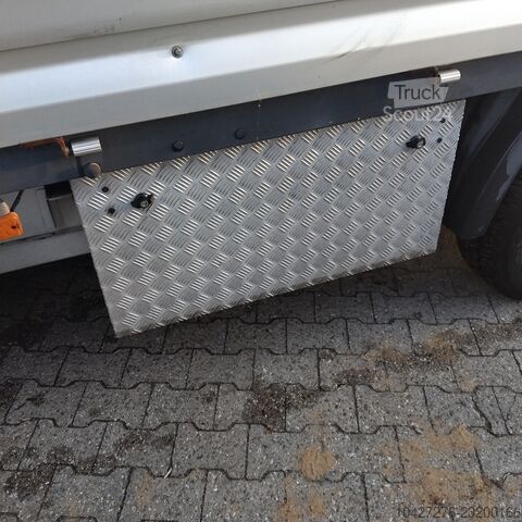 Tovornjak z odprtim kesonom in dvojno kabino Peugot Boxer 250 D