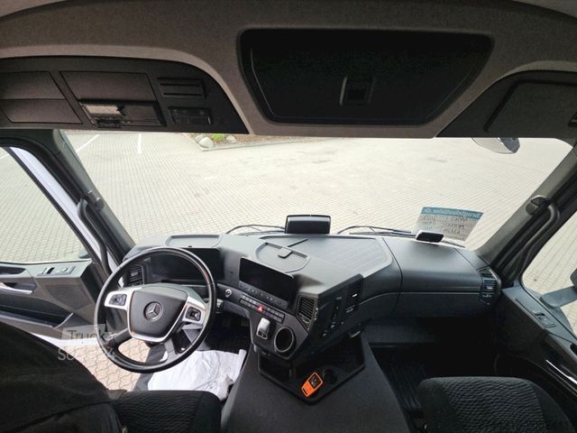 Camion cu platformă și prelată MERCEDES-BENZ Actros 1845