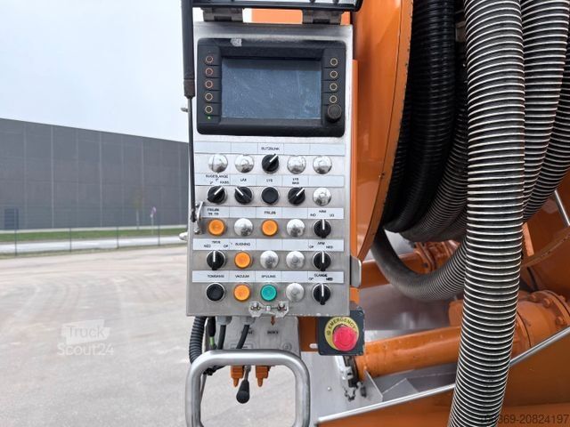 Camión cisterna de vacío MERCEDES-BENZ Actros 1833 4x2 Bucher FlexLine C60