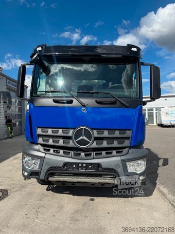 Tresidig tipplastbil MERCEDES-BENZ Arocs 2643 K 6x4 Schwarzmüller 3.S.Kipper