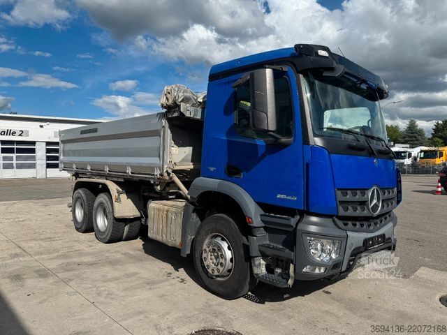 Tresidig tipplastbil MERCEDES-BENZ Arocs 2643 K 6x4 Schwarzmüller 3.S.Kipper
