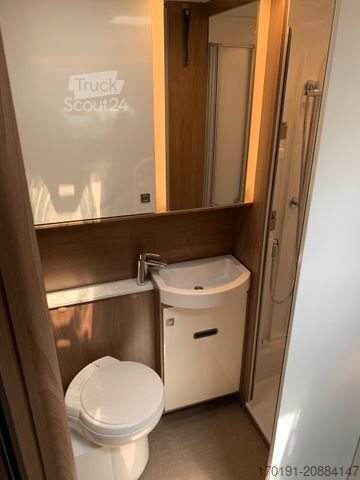 Polintegriran avtodom BÜRSTNER LYSEO TD 594 RAUMWUNDER