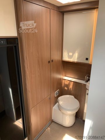 Polintegriran avtodom BÜRSTNER LYSEO TD 594 RAUMWUNDER