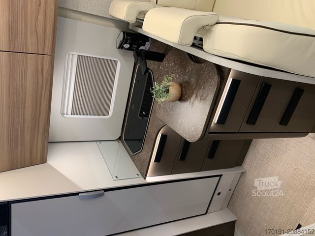 Félintegrált lakóautó BÜRSTNER B 66 TD 690 G