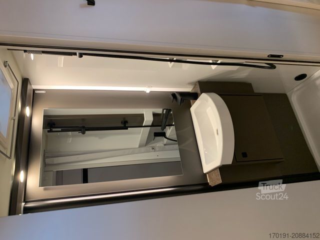 Félintegrált lakóautó BÜRSTNER B 66 TD 690 G