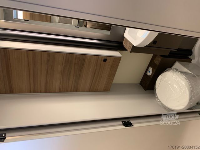 Félintegrált lakóautó BÜRSTNER B 66 TD 690 G