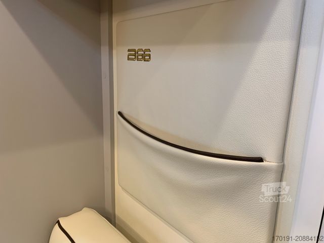 Félintegrált lakóautó BÜRSTNER B 66 TD 690 G