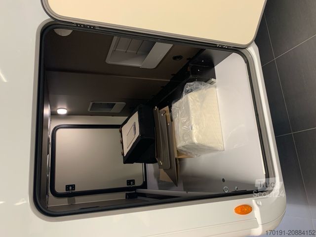 Félintegrált lakóautó BÜRSTNER B 66 TD 690 G