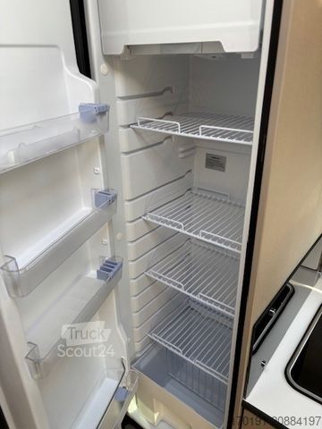 Polintegriran avtodom BÜRSTNER BÜRSTNER CAMPEO TD 690 G Solar SAT