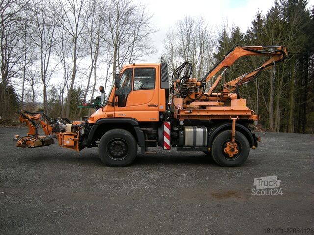Nákladní automobil Mercedes-Benz Unimog U400