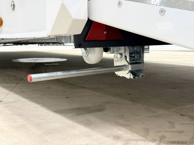 Furgon samochodowy do przewozu aut Brian James Trailer RACE SPORT 341-5521-35-2-12-W 550X210X196CM 3500KG GESCHLOSSENER AUTOTRAILER | WEISS