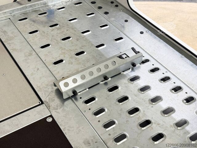 Furgon samochodowy do przewozu aut Brian James Trailer RACE SPORT 341-5521-35-2-12-W 550X210X196CM 3500KG GESCHLOSSENER AUTOTRAILER | WEISS