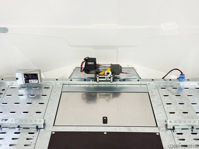 Furgon samochodowy do przewozu aut Brian James Trailer RACE SPORT 341-5521-35-2-12-W 550X210X196CM 3500KG GESCHLOSSENER AUTOTRAILER | WEISS