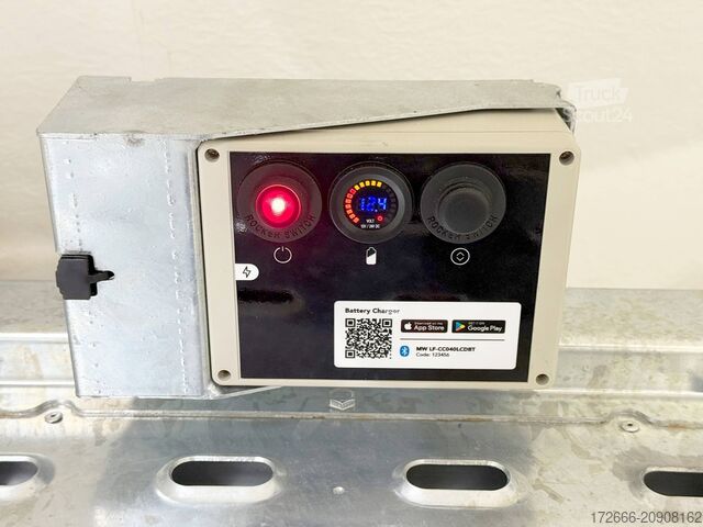 Furgon samochodowy do przewozu aut Brian James Trailer RACE SPORT 341-5521-35-2-12-W 550X210X196CM 3500KG GESCHLOSSENER AUTOTRAILER | WEISS