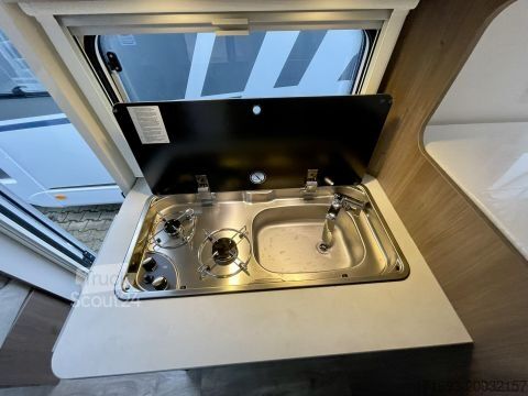 Daļēji integrēta kemperis Carado VAN V347 pro + MESSE ANGEBOTE ON TOP