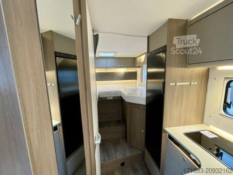 Daļēji integrēta kemperis Carado T 338 MESSE ANGEBOTE ON TOP