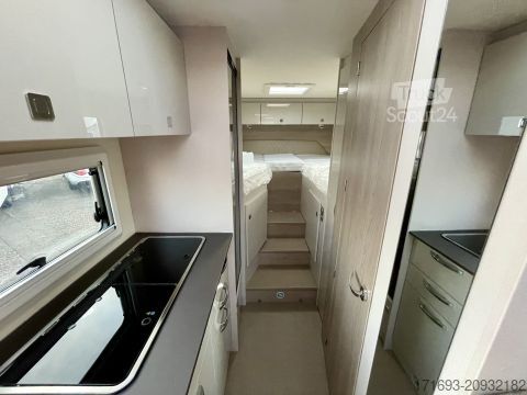 Caravana semiintegrada Bürstner Lineo T 690 G MESSE ANGEBOTE ON TOP