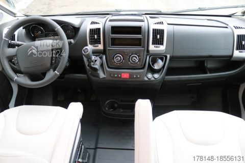 Ημιενσωματωμένο αυτοκινούμενο τροχόσπιτο Bürstner Lyseo TD 690 G