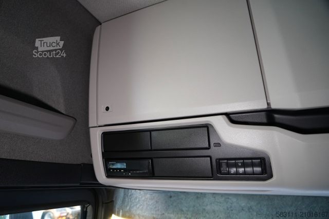 Standard tractor unit SCANIA S 580 / V8 / ORGINALNA EDYCJA LIMITED / NR 010 /