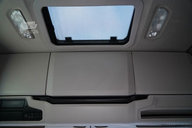 Standard tractor unit SCANIA S 580 / V8 / ORGINALNA EDYCJA LIMITED / NR 010 /