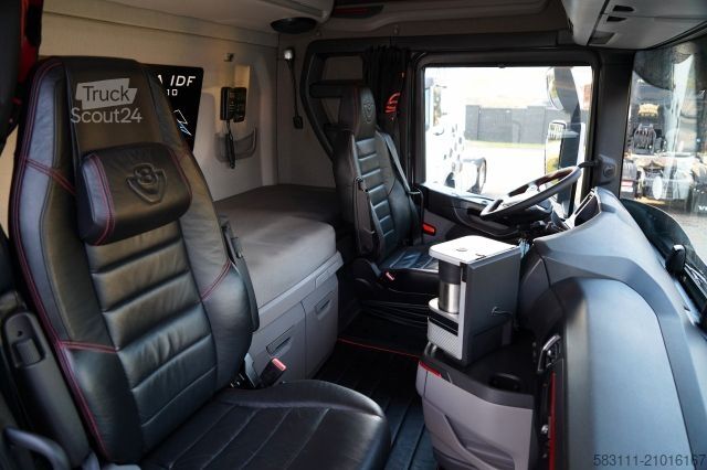 Standard tractor unit SCANIA S 580 / V8 / ORGINALNA EDYCJA LIMITED / NR 010 /