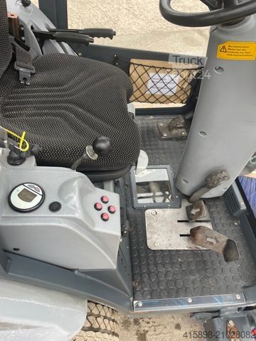 Veegmachine HAKO Hako Citymaster 1250 4x4 Kehrmaschine