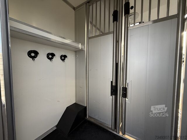 Paarden transport RENAULT MASTER PAARDENWAGEN | HORSETRUCK | TVW | STALLI...